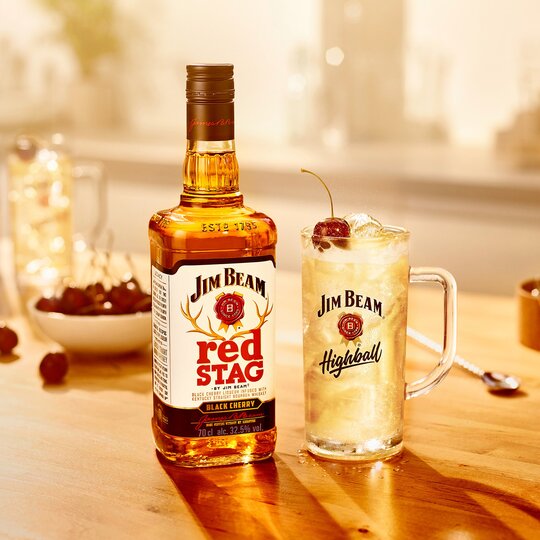 Jim Beam Red Stag Black Cherry Liqueur 70Cl Jim Beam Red Stag Black Cherry Liqueur 70Cl